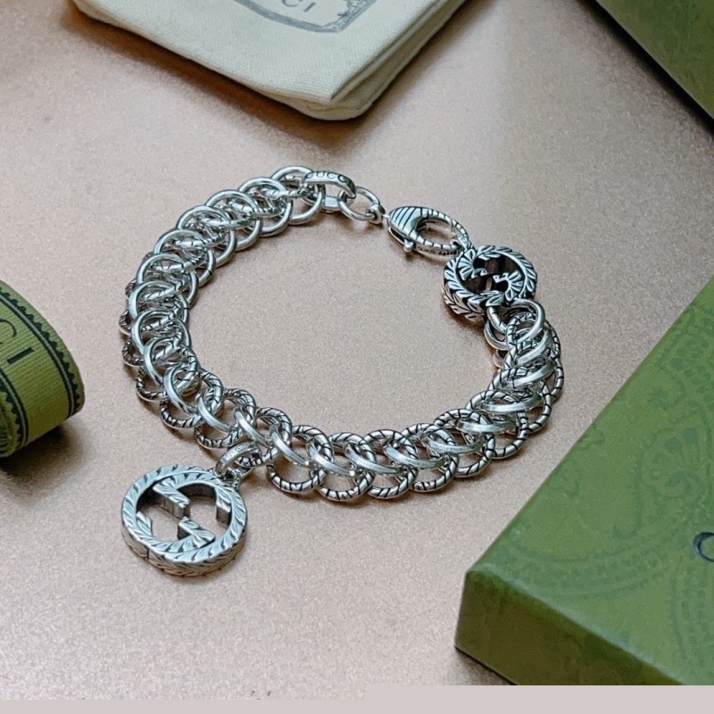 G*u*i bracelets